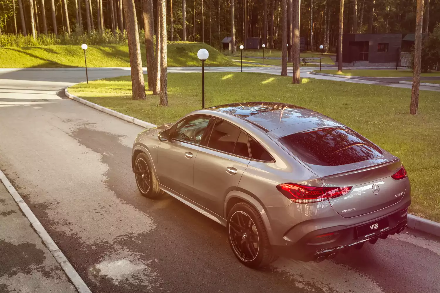 Mercedes-Benz GLE organizer for road trip